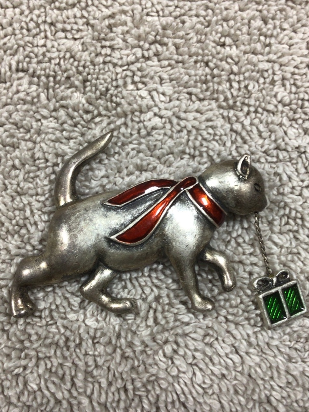 Christmas Cat Thief Brooch Pin